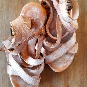 Wooden wedge sandal